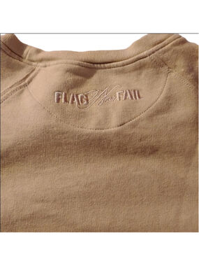 Men's Flag Nor Fail Distressed Short Sleeve sweatshirt. Beige, Size M